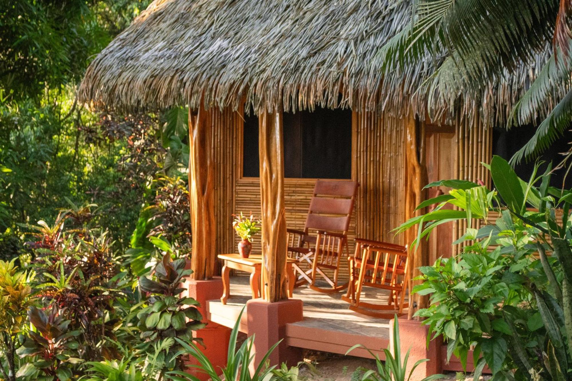 Luna Lodge Carate Екстериор снимка