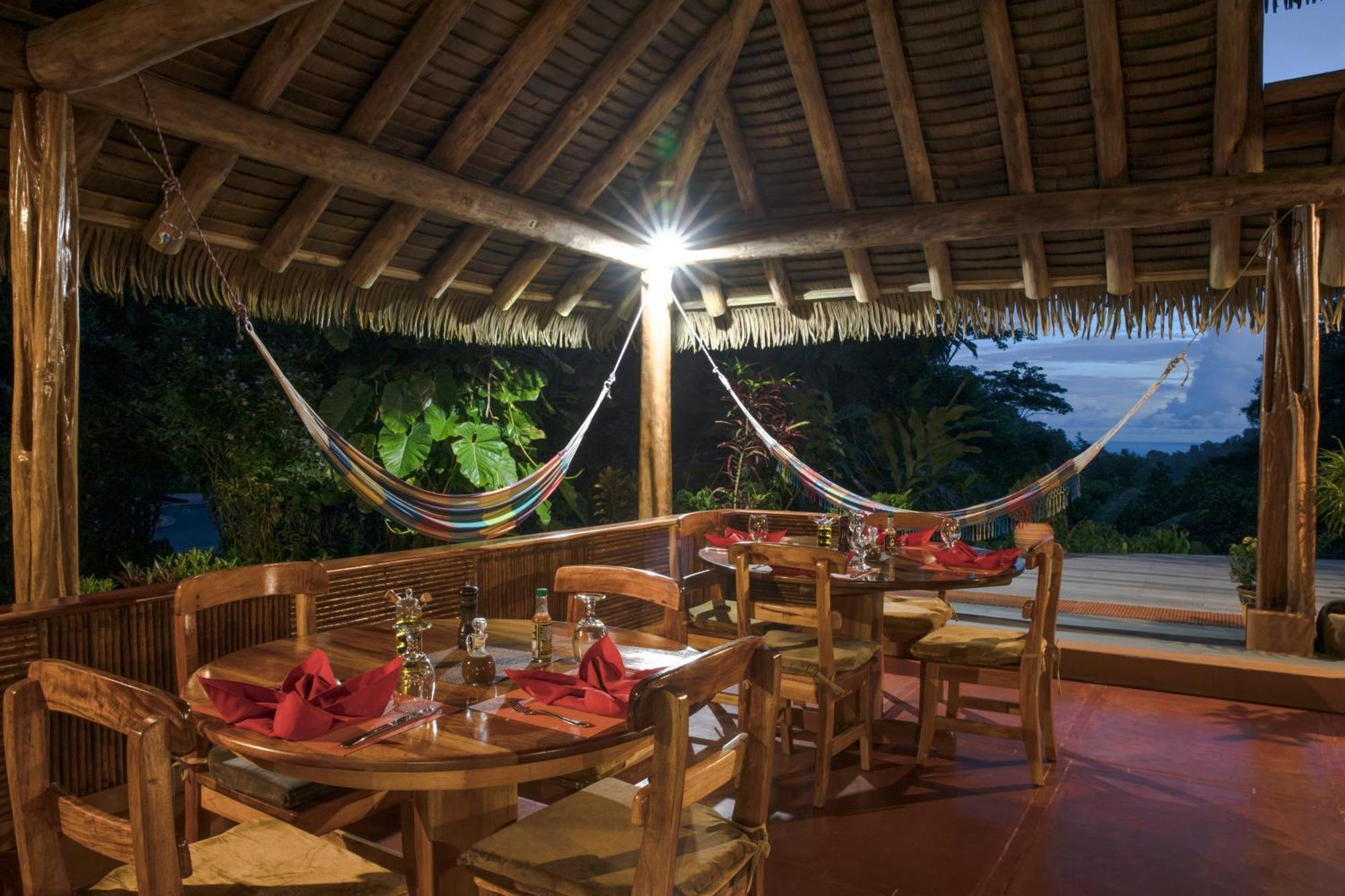 Luna Lodge Carate Екстериор снимка