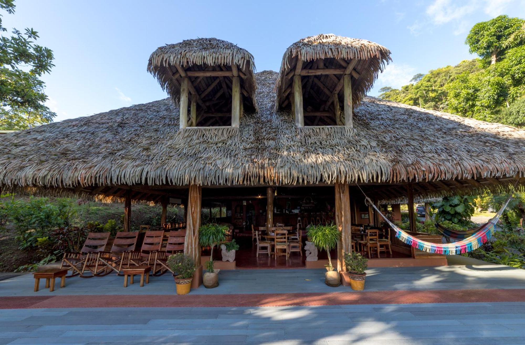 Luna Lodge Carate Екстериор снимка