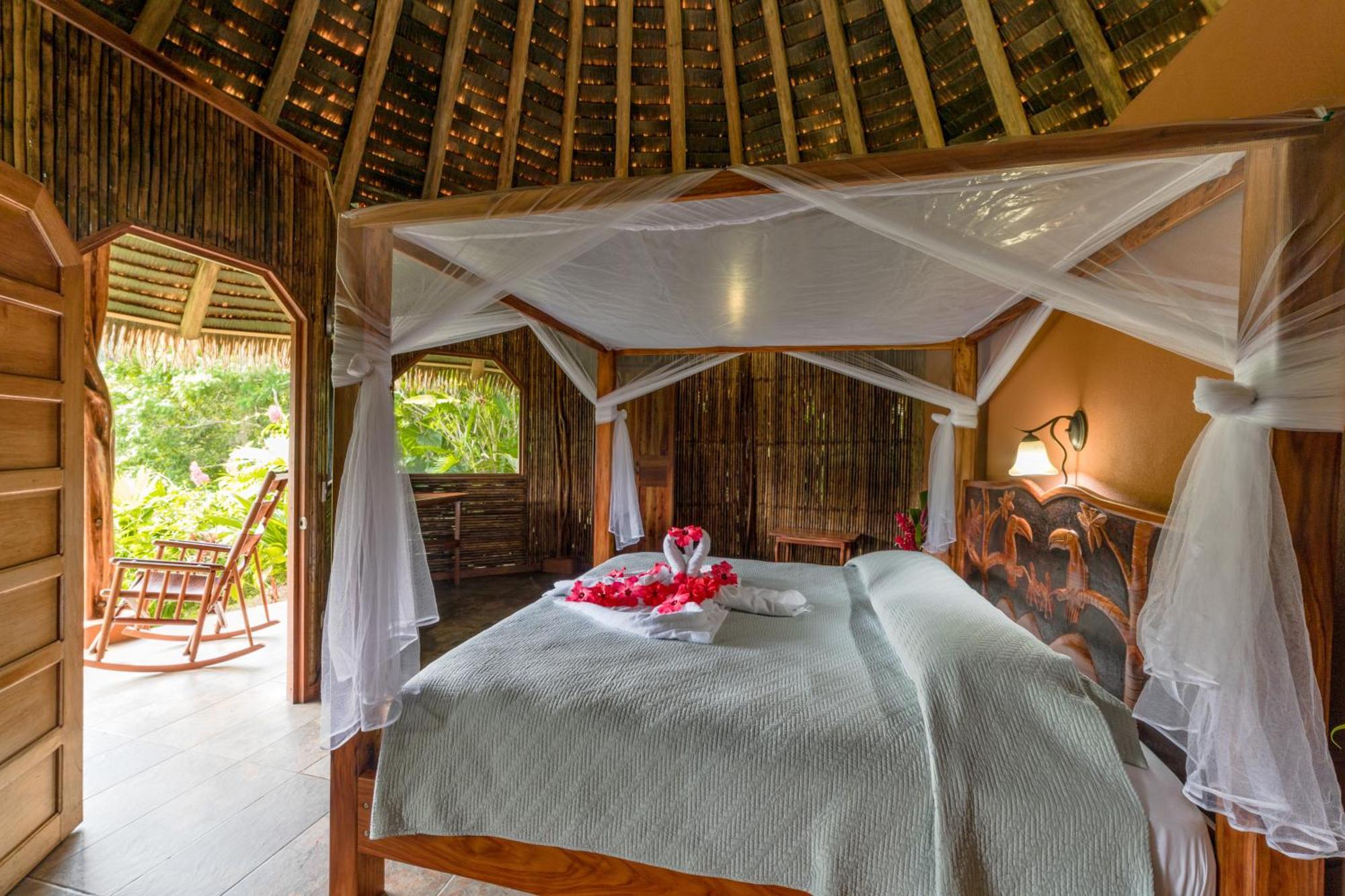 Luna Lodge Carate Екстериор снимка