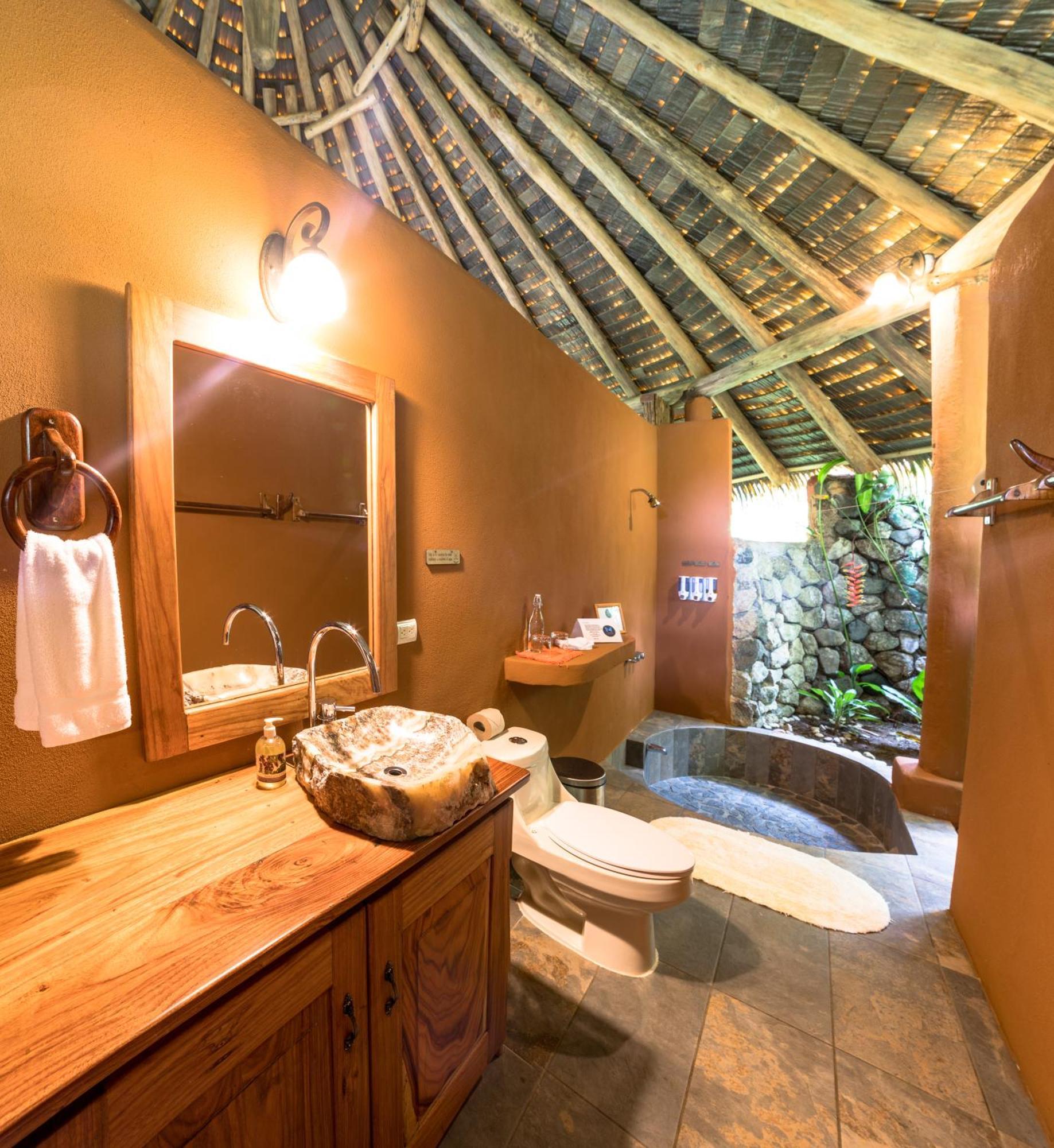 Luna Lodge Carate Екстериор снимка